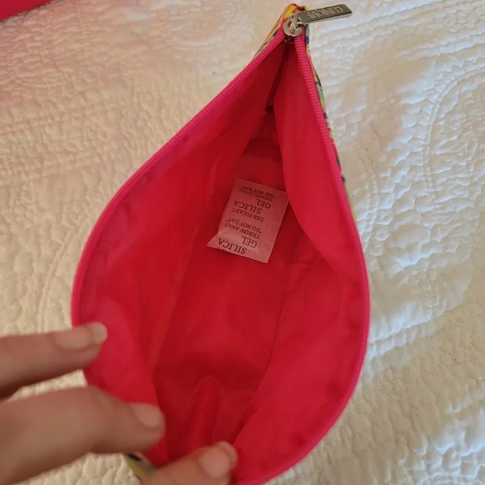 Clinique BIG pink tote bag, Cosmetics bag & makeup set with‎ Travel & Full Size!